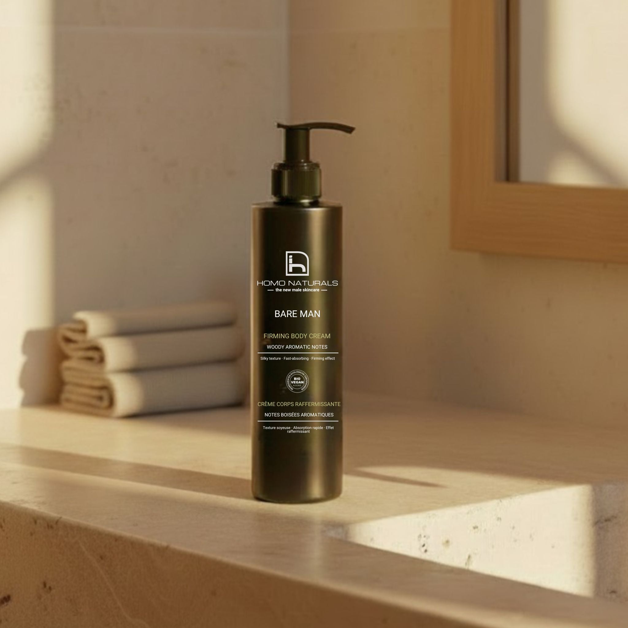 Crema corporal para hombre Bare Man de Homo Naturals, formulada para hidratar la piel y formar parte de una rutina de cuidado corporal diario. Con ácido hialurónico de origen vegetal, sin derivados del petróleo, sin disruptores endocrinos, sin parabenos. Con certificación ecológica y vegana.