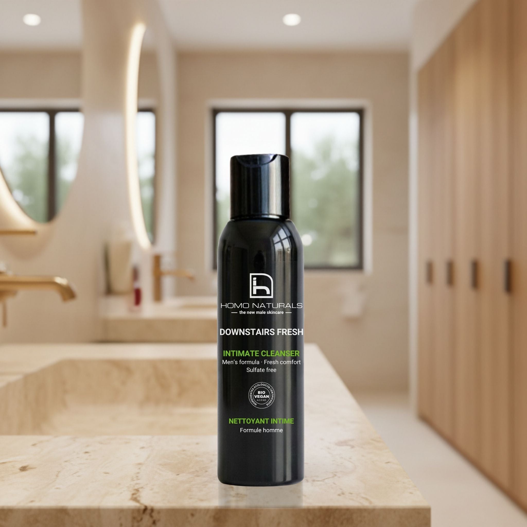 Gel de higiene íntima para hombre de Homo Naturals diseñado para la higiene diaria de la zona íntima masculina con una fórmula respetuosa con la piel. Jabón íntmimo sin sulfatos que previene malos olores e irritaciones en la zona íntima masculina. Sin siliconas, sin derivados del petróleo. Con certificación ecológica y vegana.